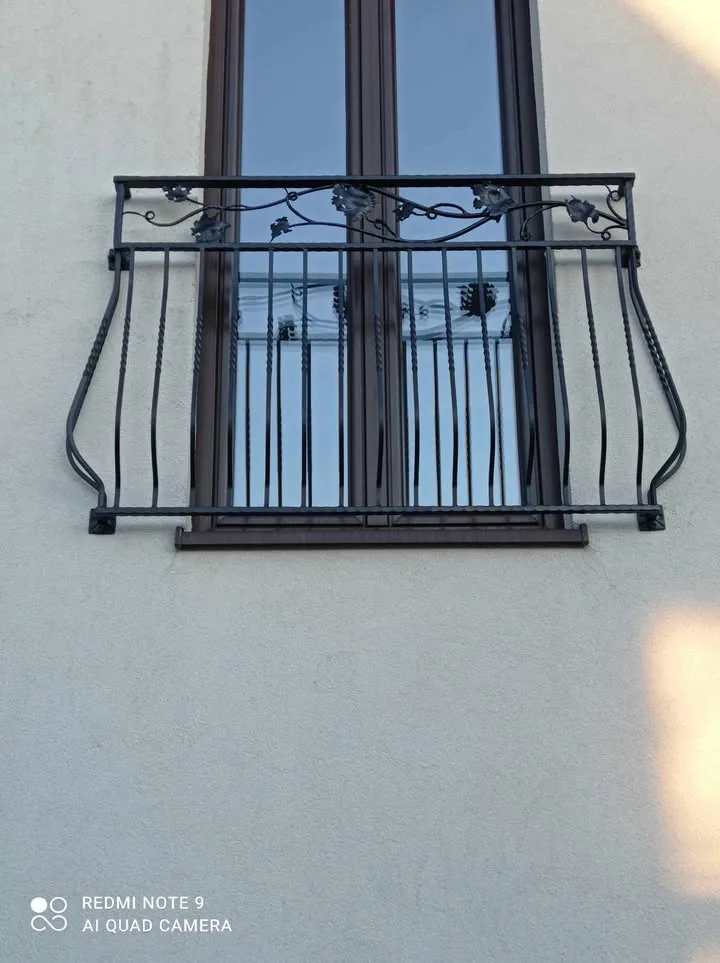 Balkon francuski w czarnej stali