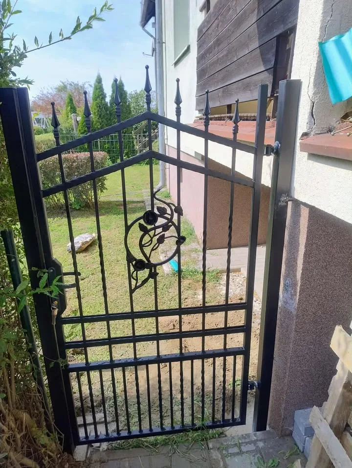 Furtka z detalem kutym